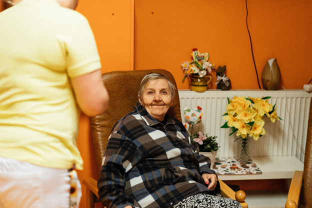 Elderly woman receiving home care support, illustrating themes found in caregiving decision making books.